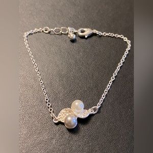 Cute silver and white pearl bracelet